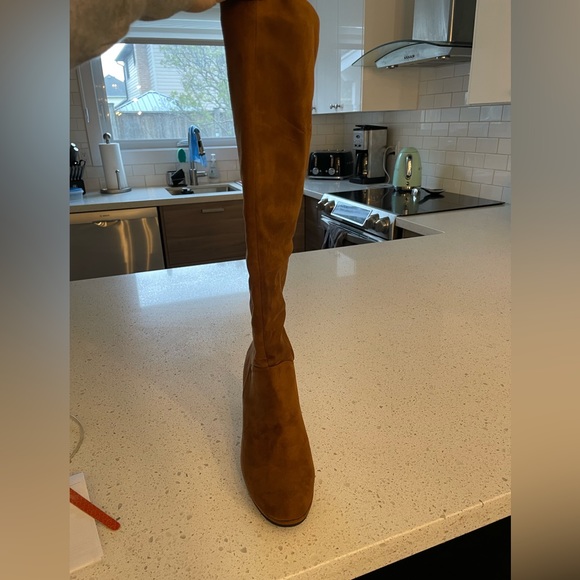Brand new Le Chateau knee high brown suede like boots - Picture 5 of 5